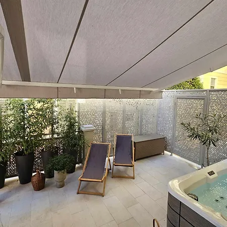 Elegant Garden With Jacuzzi *