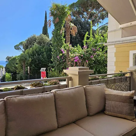 Apartment Elegant Garden With Jacuzzi