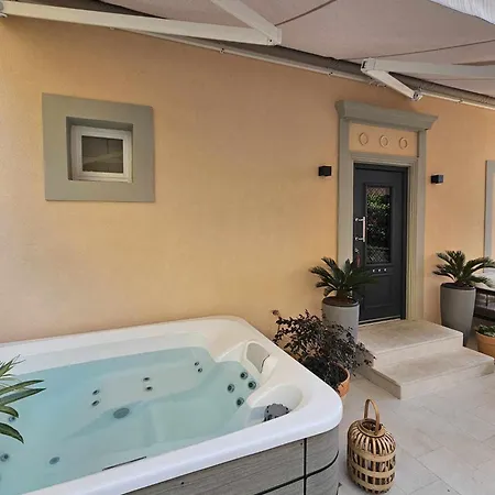 Apartment Elegant Garden With Jacuzzi Opatija
